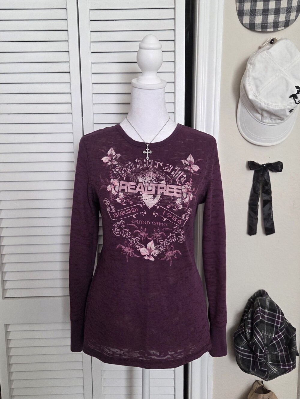 Realtree Women's Long Sleeve Graphic Tee in Purple and Light Pink Print